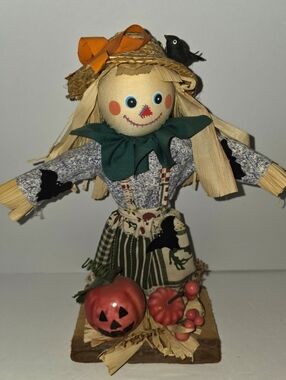 Vintage Harvest Scarecrow Figurine Pumpkins & Black Crow/Raven